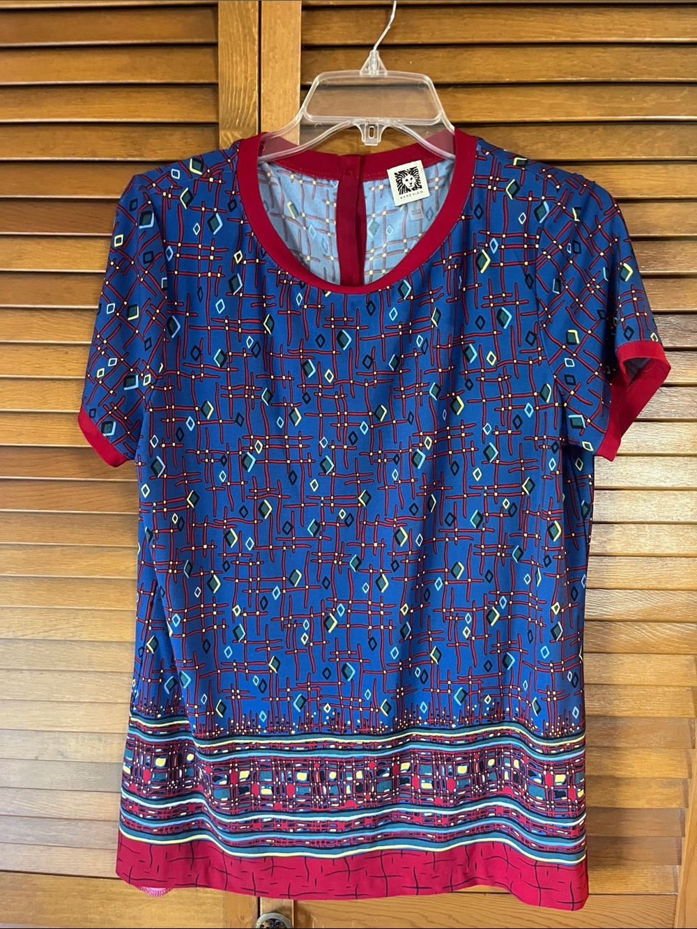 Anne Klein Blue Geometric Short Sleeve Top with Red Trim Size Large